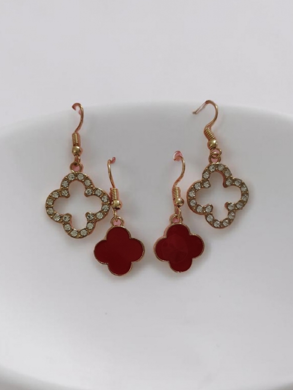 New 2 Pair Earrings Set In Gold/Red Clover Drop Design